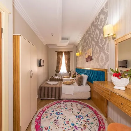 מלון Ista Palace 3*