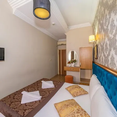 Ista Palace מלון