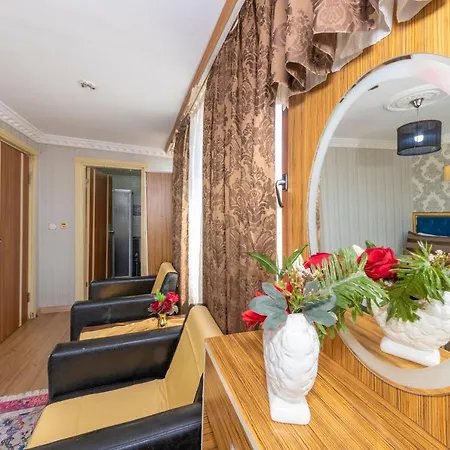 Ista Palace מלון