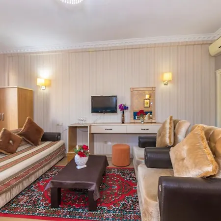 מלון Ista Palace 3*