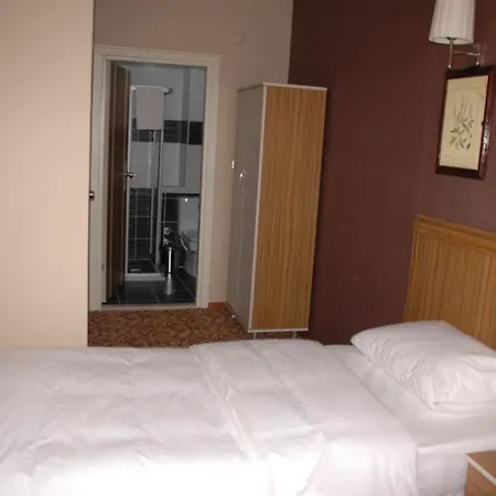 Ista Palace מלון 3*