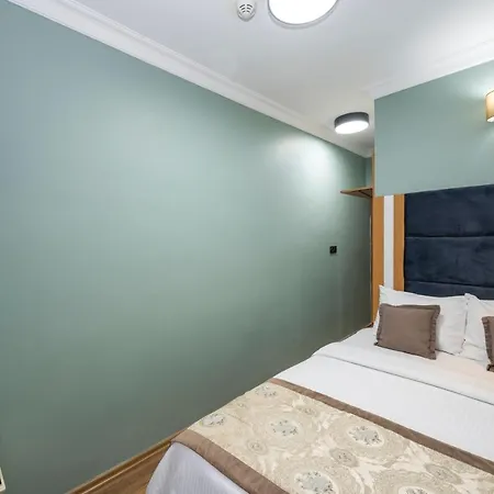 מלון Ista Palace