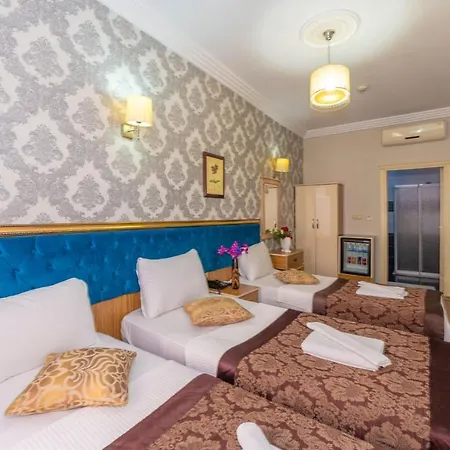 מלון Ista Palace 3*