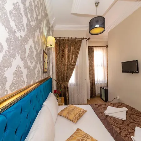 מלון Ista Palace 3*