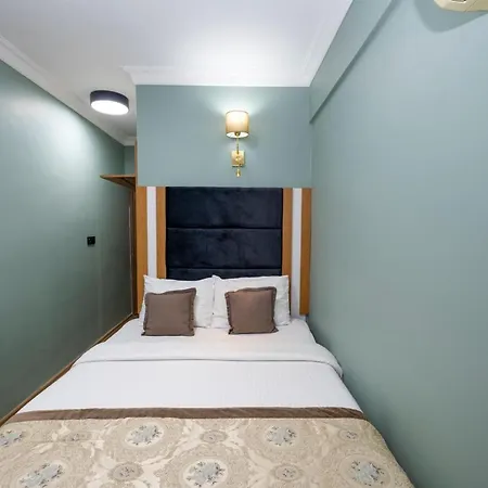 מלון Ista Palace 3*
